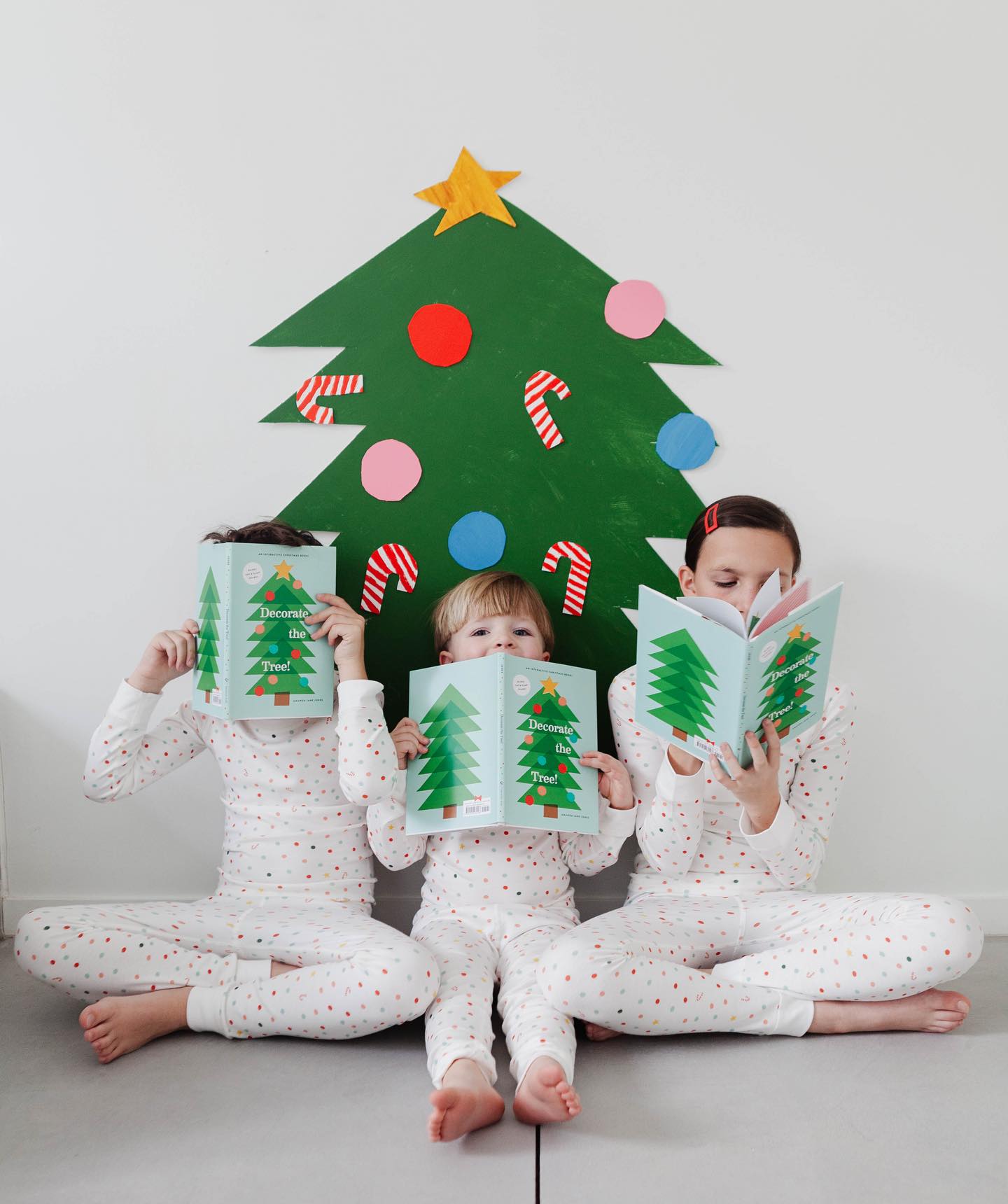 Dodo Banana Pajamas, Decorate the Tree!