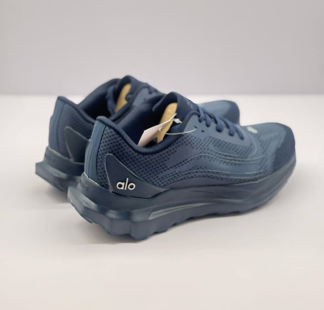 ALO running  Dark blue shoes