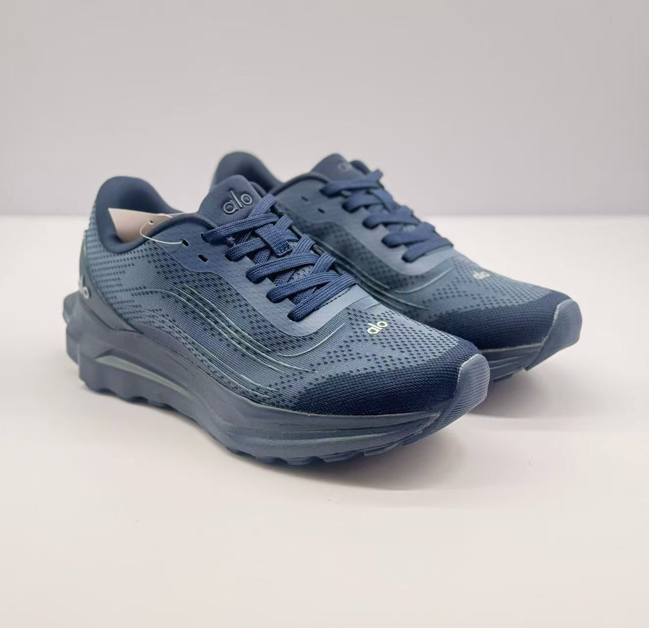 ALO running  Dark blue shoes